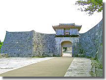 Kankai gate was built during king Sho-Ma era(1477-1526). 